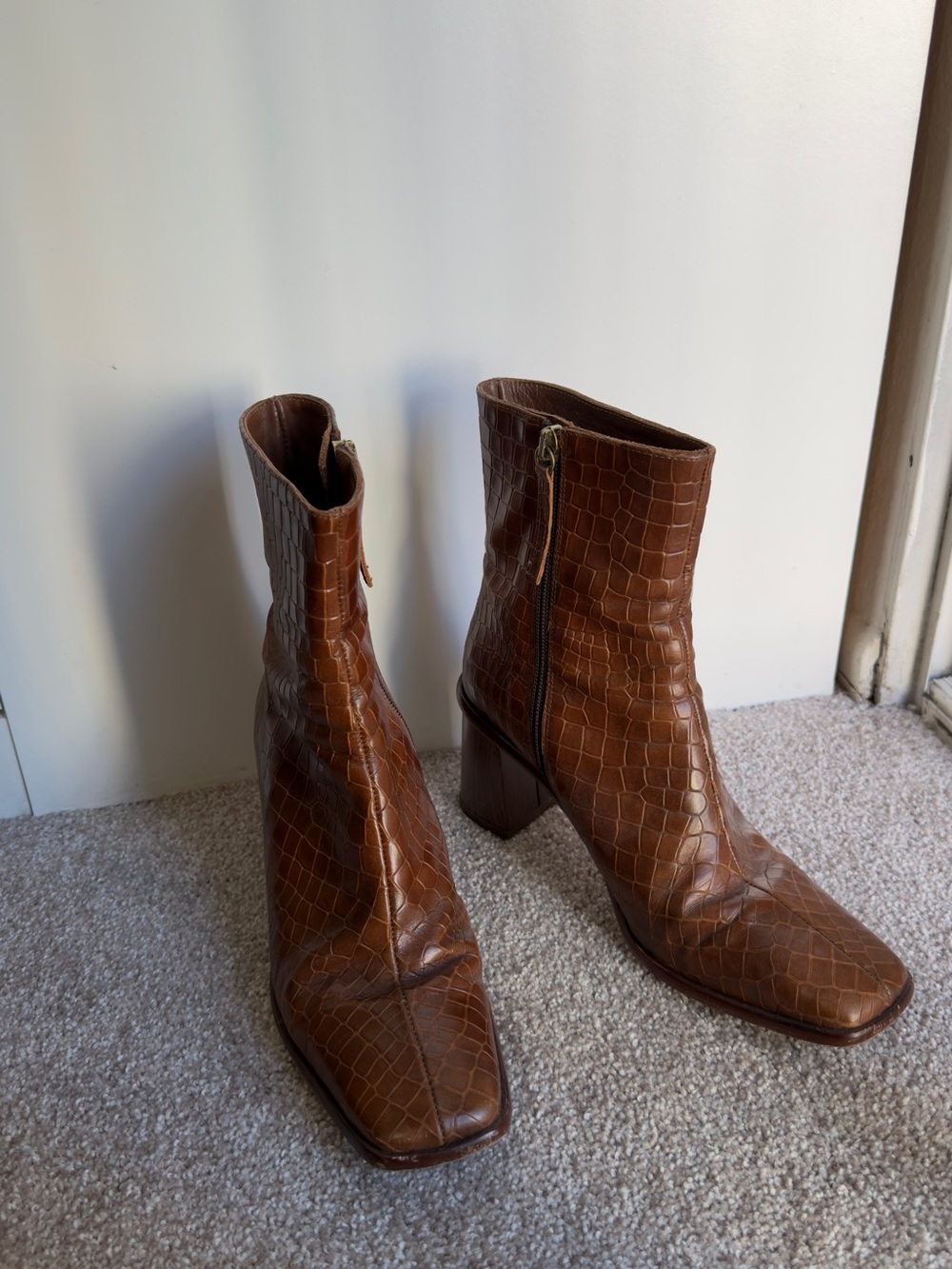 ALOHAS Brown Croc-Embossed Square Toe Block Heel Ankle Boots